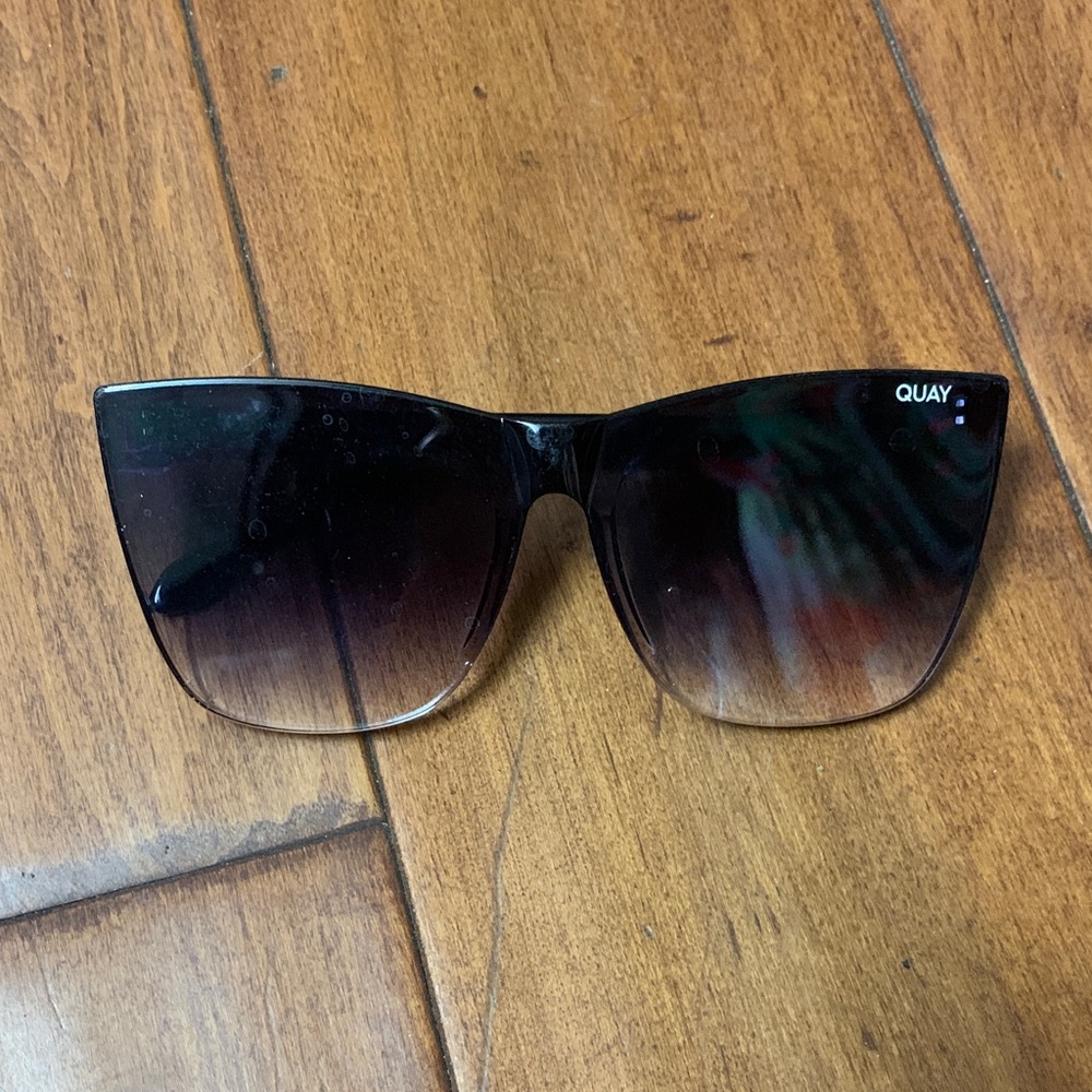 Quay Sunglasses preowned some scratches and spots